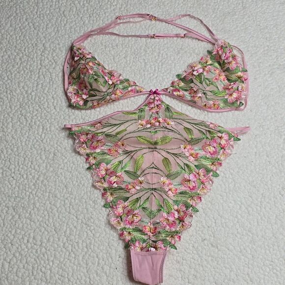 1014 Victoria Secret Lily Embroidery Triangle Teddy Sz Small - Picture 2 of 5